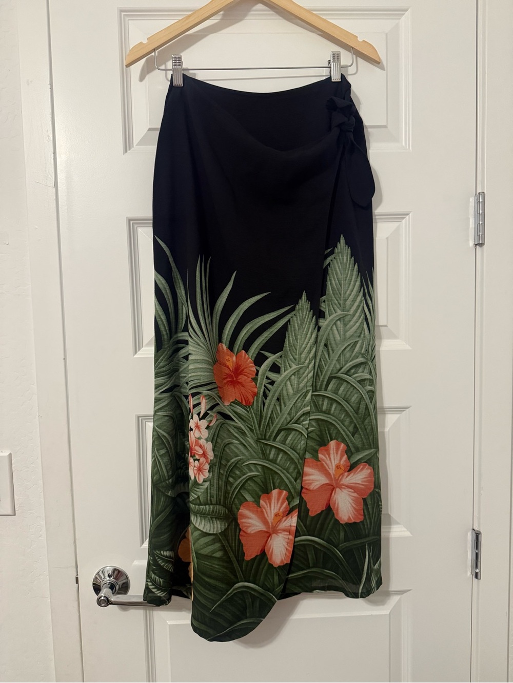 Women’s Black Tropical Floral Skirt